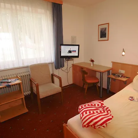 塔恩内霍夫酒店 2* 埃尔瓦尔德