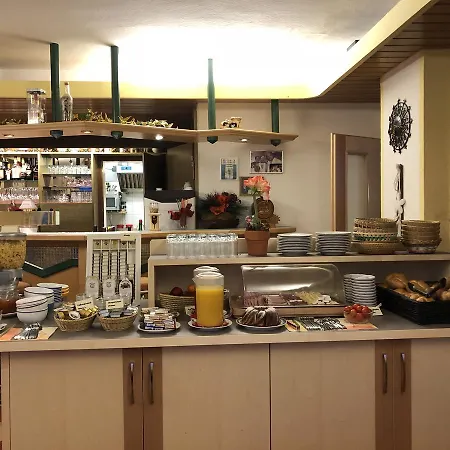 塔恩内霍夫酒店 2*