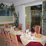 Hotel Tannenhof 2*